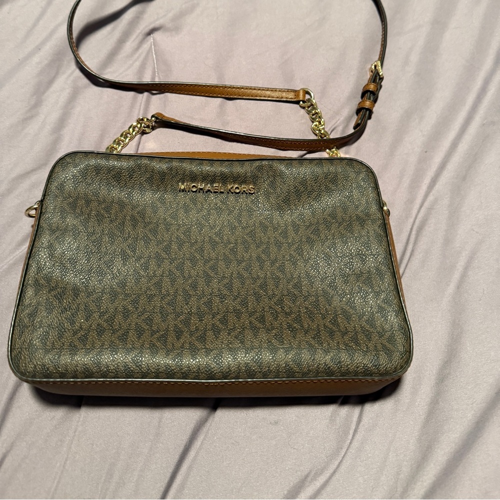 Michael kors crossbody